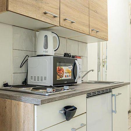 Modern Comforts: Chic Studio Apt Centrally Located Вена Экстерьер фото