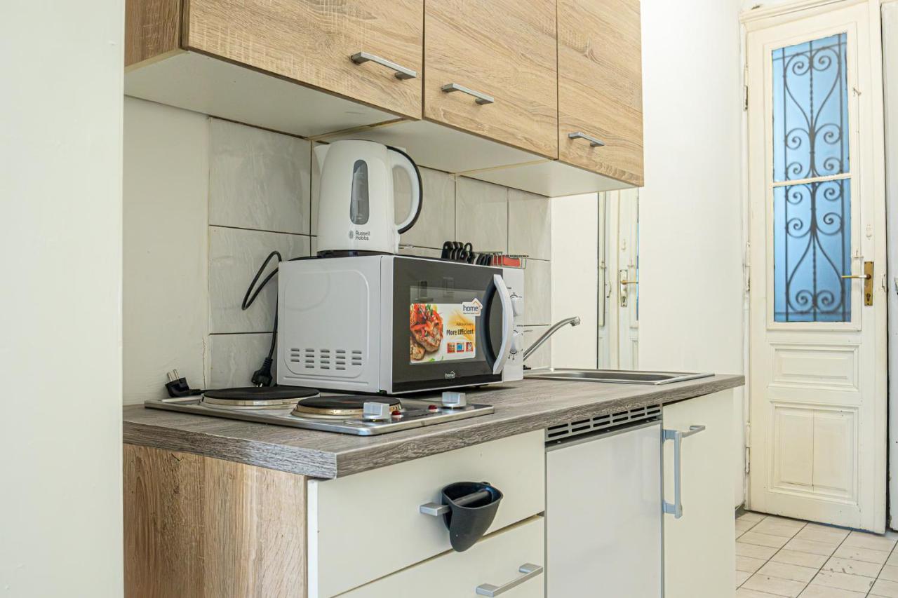 Modern Comforts: Chic Studio Apt Centrally Located Вена Экстерьер фото