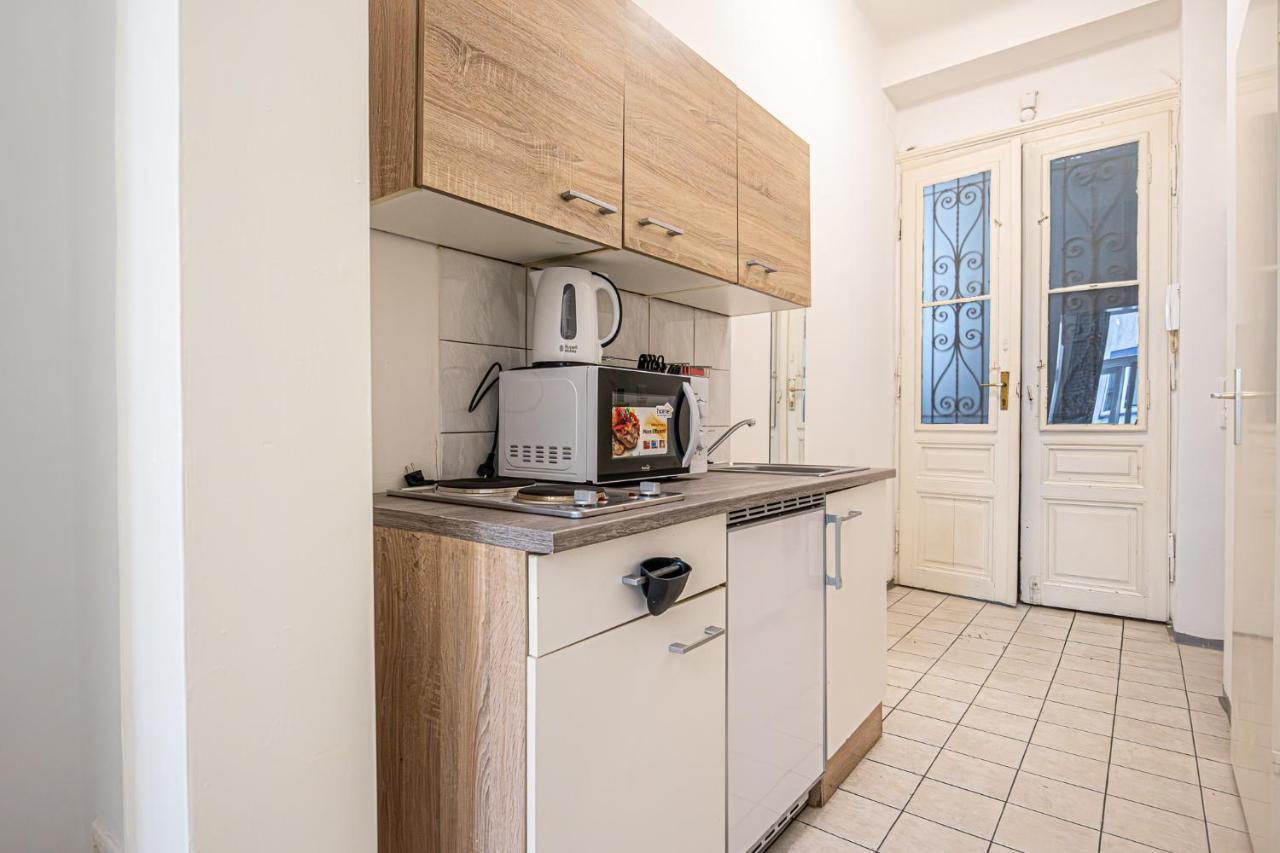 Modern Comforts: Chic Studio Apt Centrally Located Вена Экстерьер фото