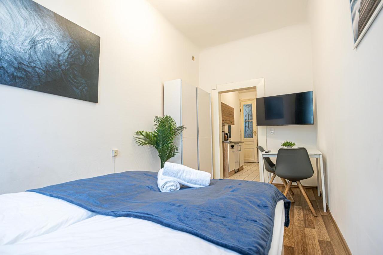 Modern Comforts: Chic Studio Apt Centrally Located Вена Экстерьер фото